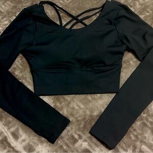 Criss Cross Back Thumb Hole
Crop Sports Tee Whit Push Up. M new without tag
